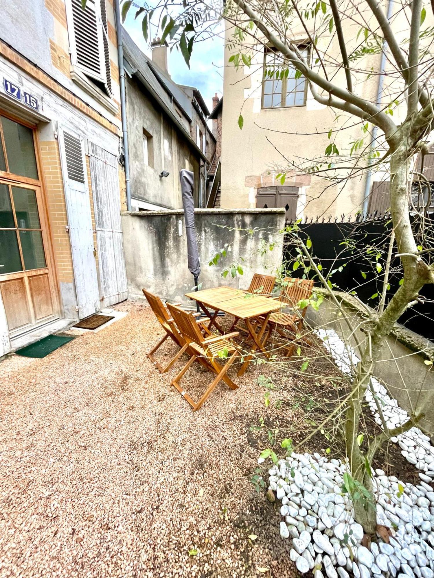 La Maison Des Cours - Wifi - Centre Ville Μουλέν Εξωτερικό φωτογραφία